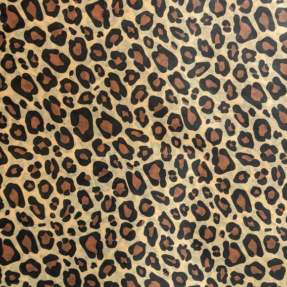 Leopard printed tissue paper 12 20”x30” sheets - Picture 2 of 7